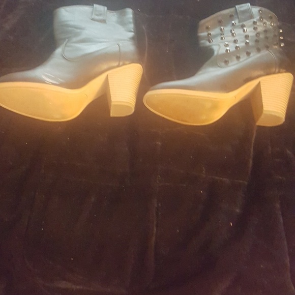 Booties - Picture 3 of 4